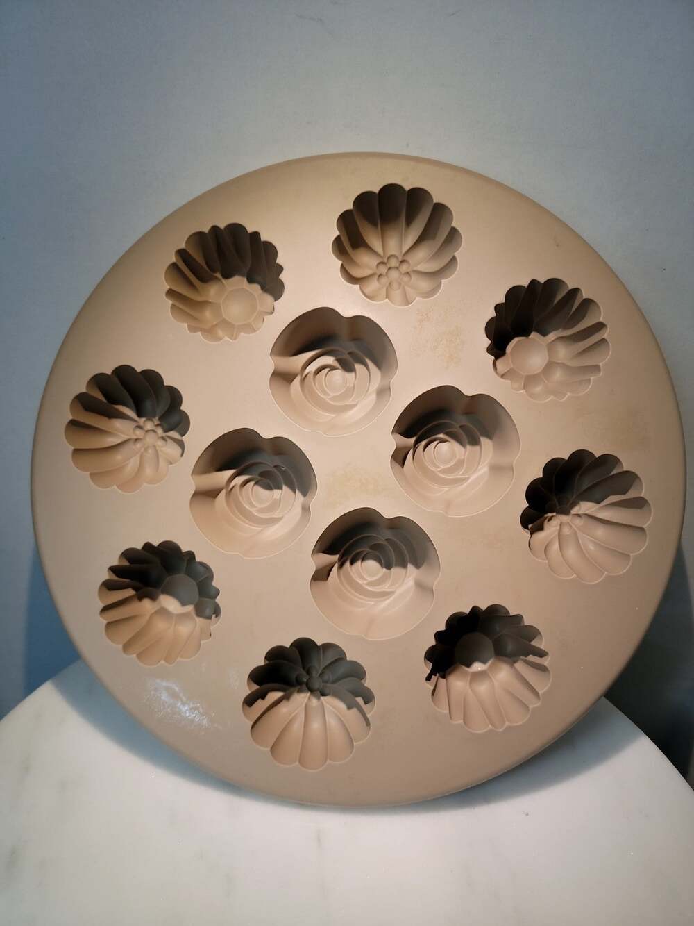 Round Tan Silicone Tray Molds Sunflowers Roses Flower 1 Dozen 13 1/2" x 1 1/2"